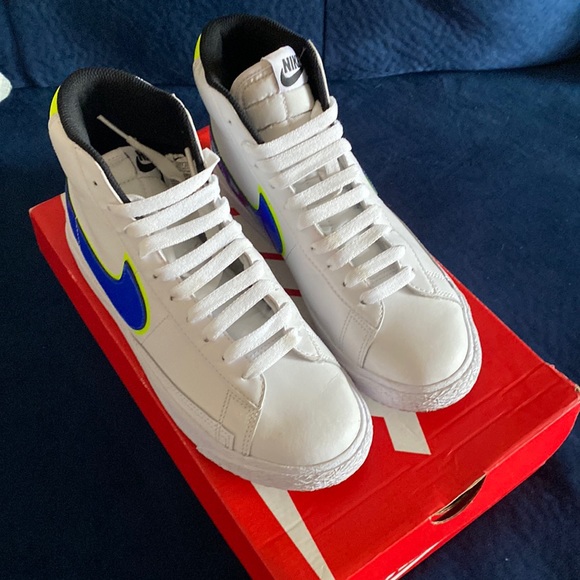 NIKE YOUTH KIDS BLAZERS SIZE 5.5 WITH BOX🔥 - Picture 2 of 8